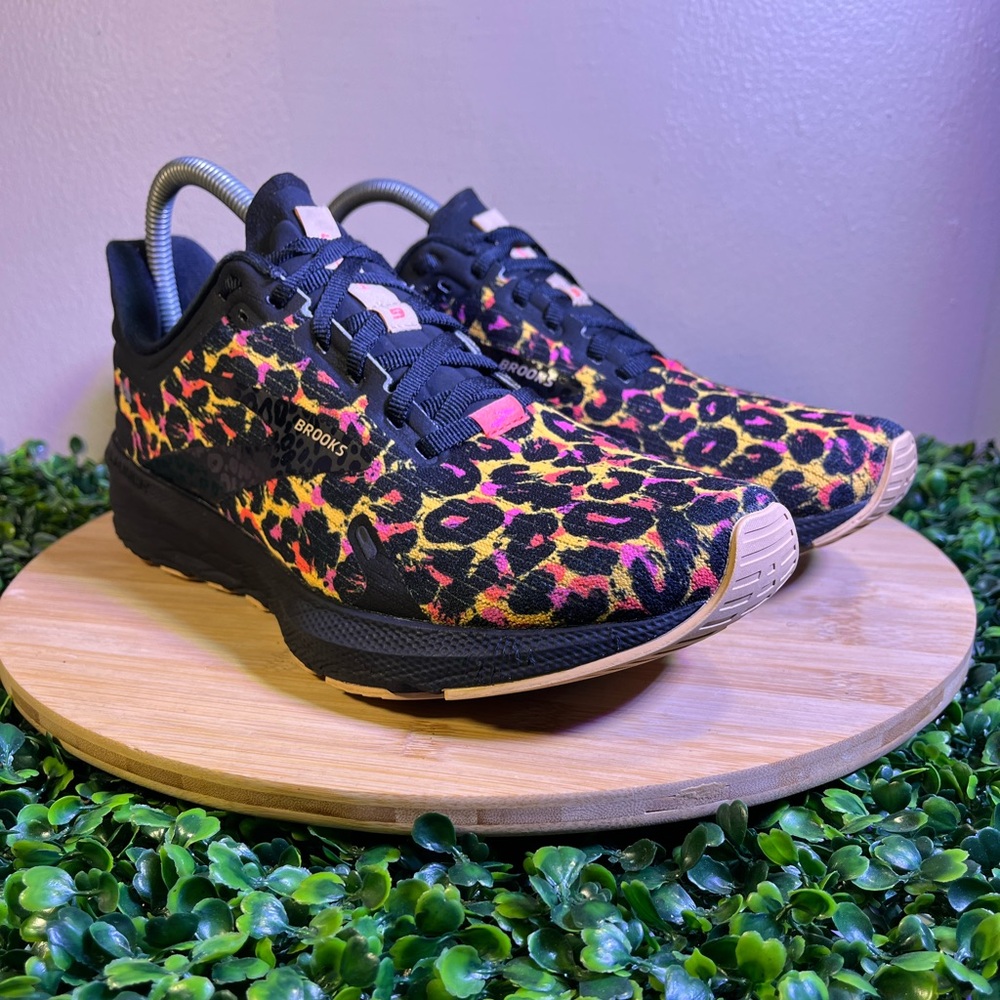 BROOKS LAUNCH 9 BLACK LEOPARD PRINT WOMENS RUNNING SHOE SZ 10 MED B 1203731B747